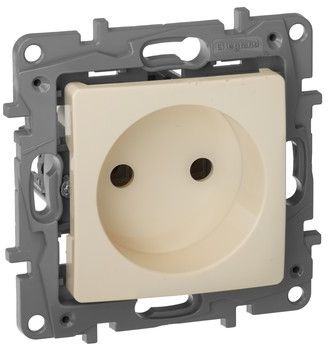Розетка силовая Legrand Etika (672320) скрыт. зазем. IP21 слоновая кость