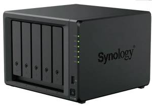 Synology DS1525+ 	AMD V1500B (Quad-Core, 8 Threads) 2.2 GHz (Base Clock) 	8GB DDR4 ECC (Expandable) 	5 x 3.5”/2.5” SATA HDD/SSD 2 x M.2 NVMe (for SSD cache, no storage pool support) 2 x 2.5GbE RJ-45