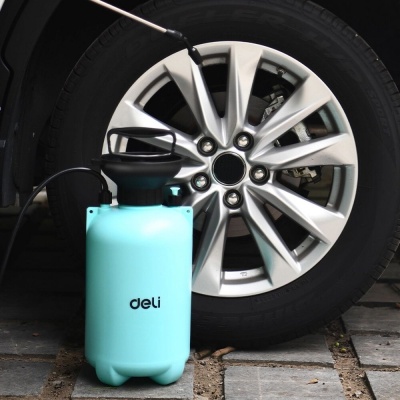 Опрыскиватель садовый помповый Deli DL581105B  5л, регулируемый разбрызгиватель, ремень для переноски