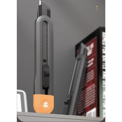 Нож Deli Технический нож "Home Series Gray" Deli HT4018C  ширина лезвия 18мм, эксклюзивный дизайн, корпус из высококачественного софттач пластика