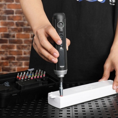 Отвертка аккумуляторная Deli DL-DP04-E1B2 (3,6В, 2А*ч, 5Нм, набор бит 24 шт, пласт. кейс)