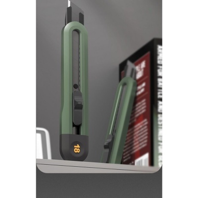 Нож Deli Технический нож "Home Series Green" Deli HT4018L  ширина лезвия 18мм, эксклюзивный дизайн, корпус из высококачественного софттач пластика