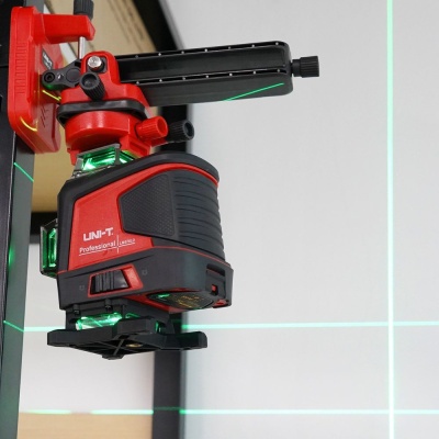 Прочие измерители UNI-T Лазерный нивелир LM576LD , 3D 16 линий, Osram зеленый свет, рабочее расстояние 30 м