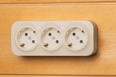 Quteo розеточный блок с предварительным подключением 3 x 2К+З с защитными шторками - 16 A - 250 В IP 20 - Слоновая кость 782268 Legrand