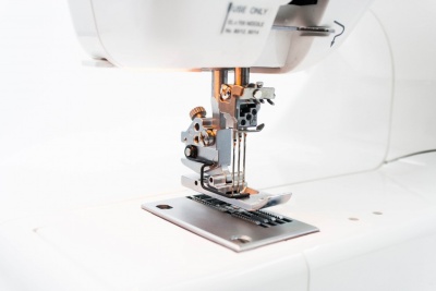 Распошивальная машина Janome CoverPro 7, белый