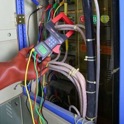 Токоизмерительные клещи UNI-T Токоизмерительные клещи UT253A , 600В, 1200А, 60МОм, увеличенные зажимы