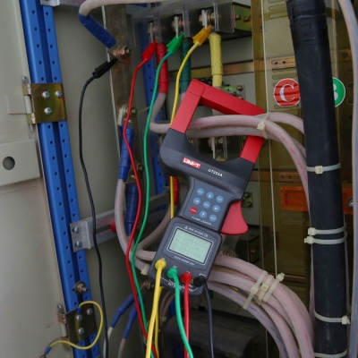 Токоизмерительные клещи UNI-T Токоизмерительные клещи UT253A , 600В, 1200А, 60МОм, увеличенные зажимы