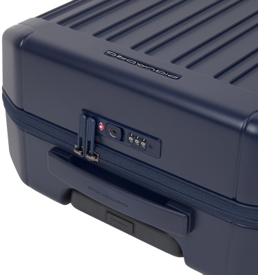 Чемодан Piquadro PQ LIGHT (BV4425PQL/BLUO) 40x55x20см 31л. 1.94кг. поликарбонат синий матов.