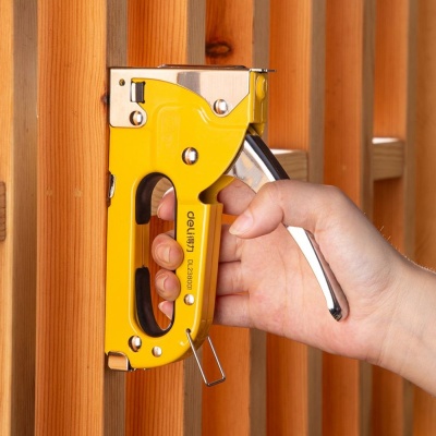 Степлеры, пистолеты, заклепочники Deli Мебельный степлер Deli DL238001 Для скоб 4-8мм D-типа. Полностью стальная конструкция